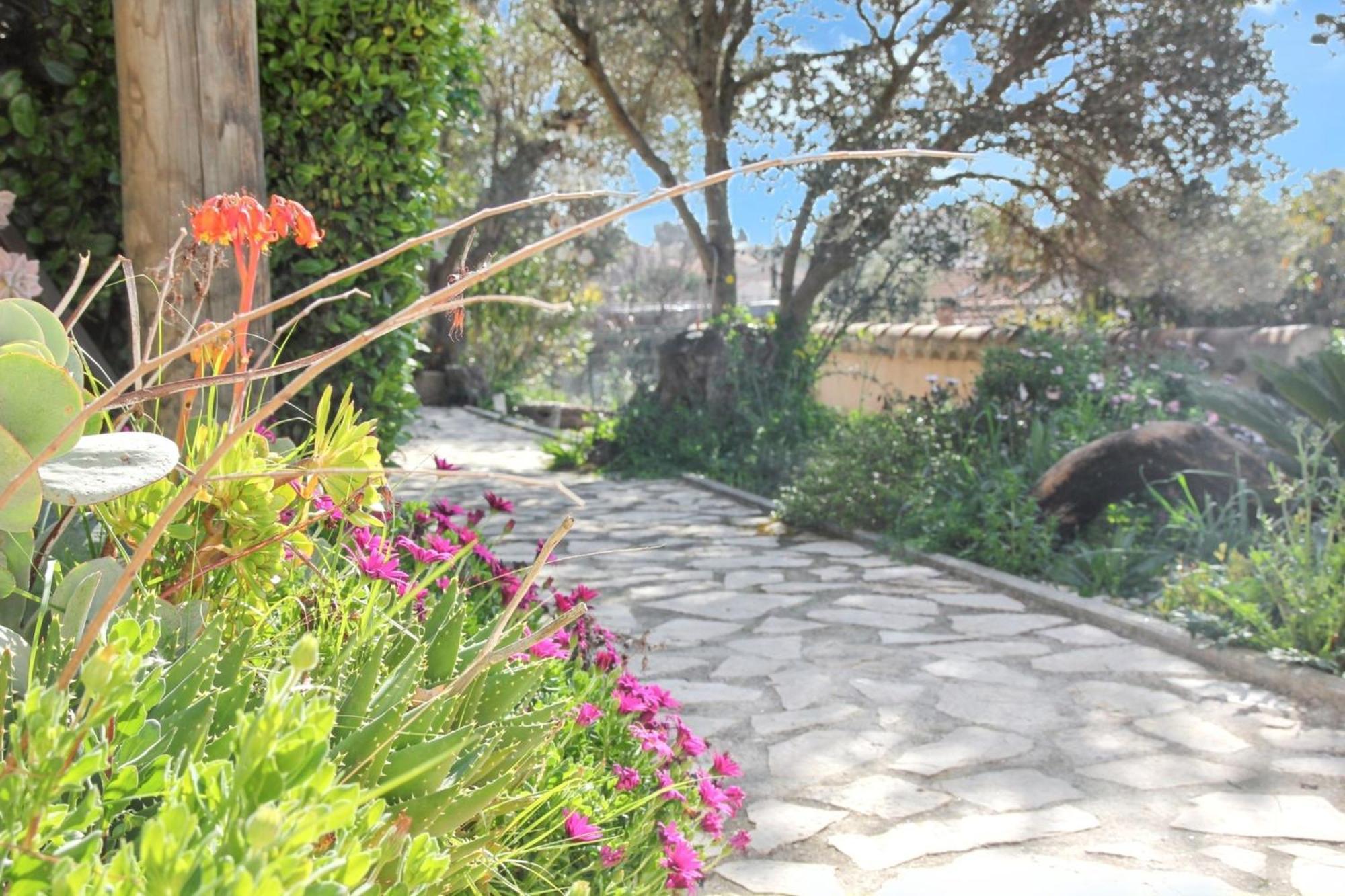 Hébergement de vacances Maison De 2 Avec Jardin Clos Et Wifi A A 4 Km De La Toulon